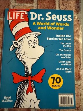 Dr. Seuss: A World of Words and Wonder (Blue)